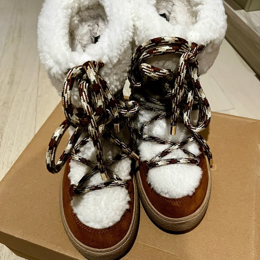 Moon Boot - Picture 2 of 5